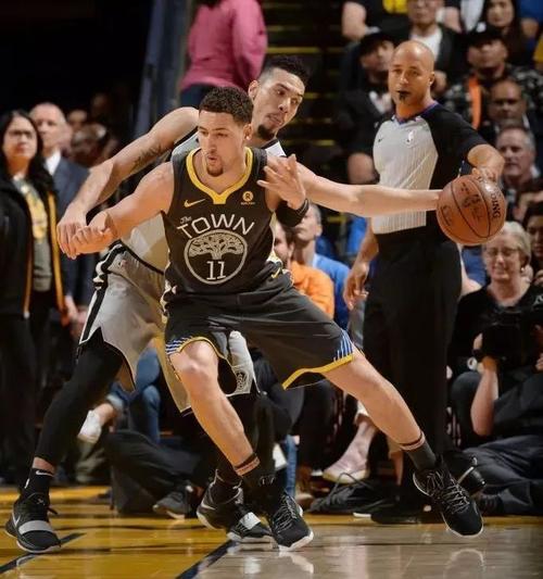 超稳机器人！小卡连续44场得分20+ 与麦卡杜并列队史第一！