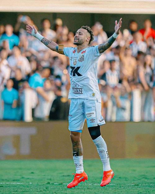 组织前锋？桑托斯15中6拿到17分8助仅1失误 助攻创生涯新高