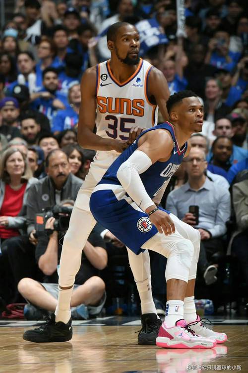 布克生涯第228场砍下30+超越大梦&摩西·马龙 和威少&浓眉并列