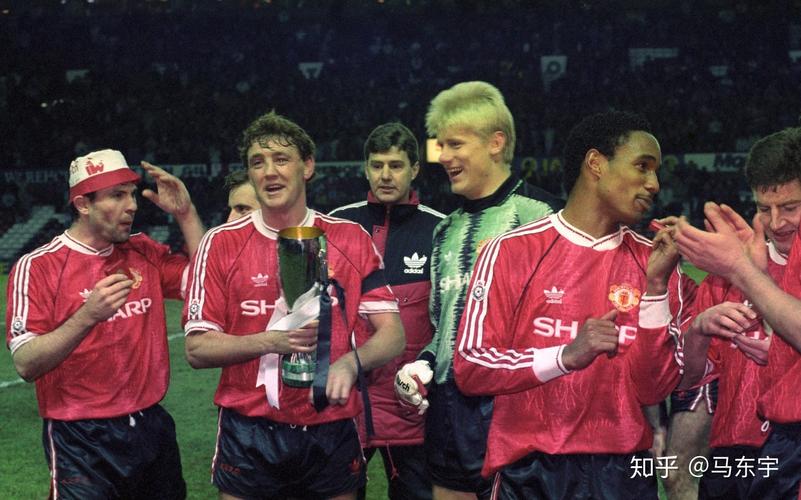 李·夏普：基恩为了3分能铲倒自己的奶奶 罗布森在场上掌控一切