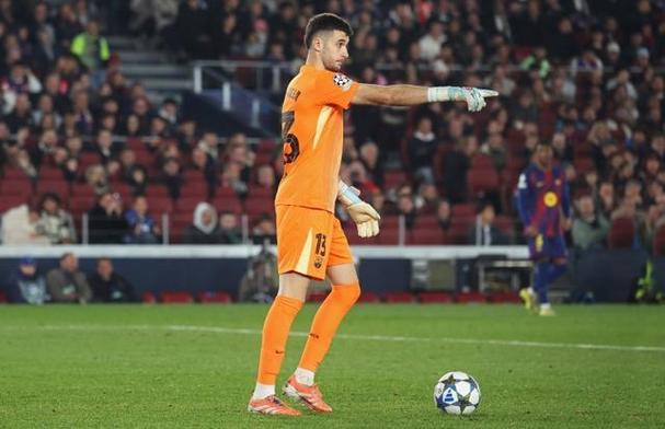 每体：霍安·加西亚将首发出战塞维利亚，亚马尔周六参加合练