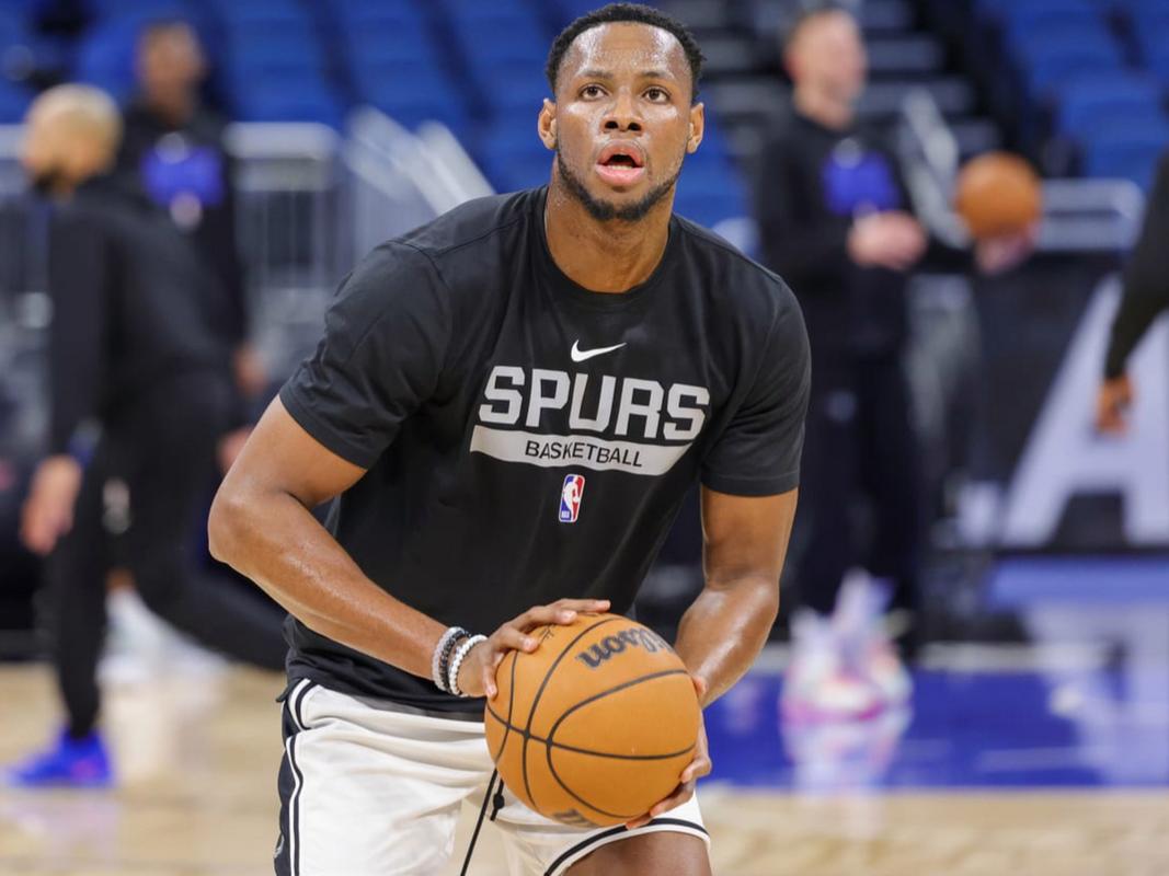 场均4.3分4.3板！Scotto：绿军计划与中锋查尔斯·贝西签10天合同