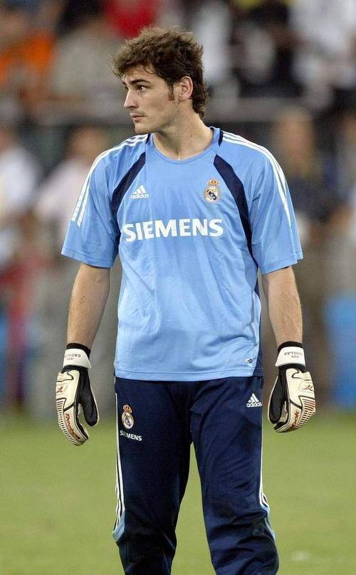 上次有7名皇马青训同时登场还在2005年，劳尔、古蒂、卡西等在列