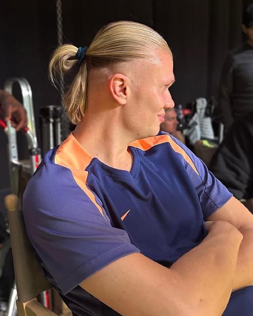 哈兰德隐私部位是否受伤？瓜帅露迷之笑容：希望他妻子今晚能开心