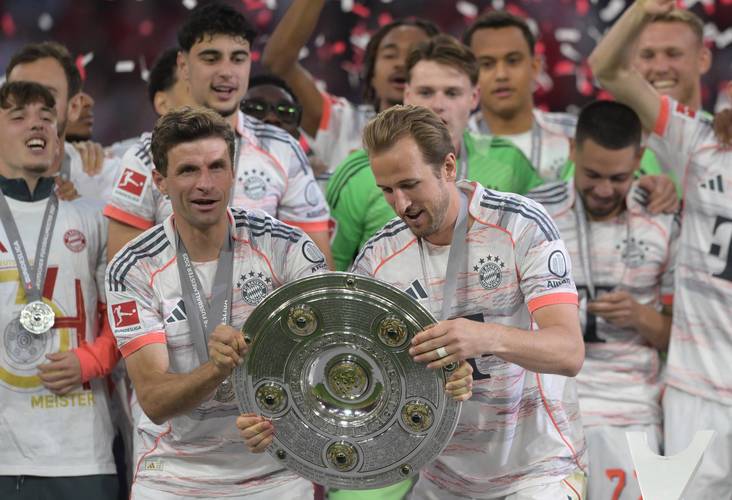 凯恩社媒晒照：为球队感到骄傲，我们坚持到了最后一刻！