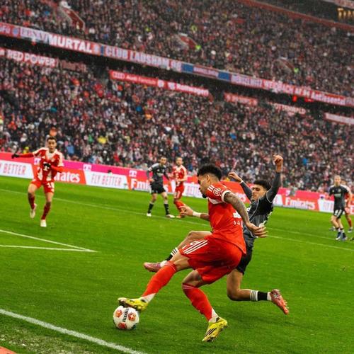 迪亚斯社媒：今晚全队都付出了巨大的努力，让我们继续加油！