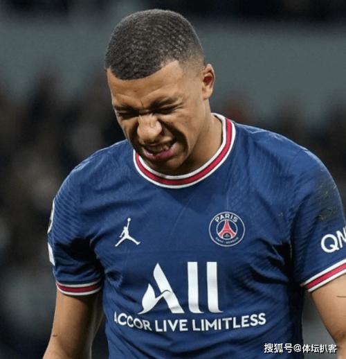 布雷默：前几场比赛我们丢球太多了，今天我们更紧凑这很重要