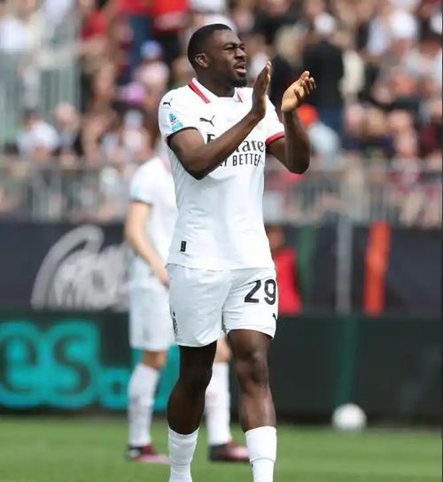 意天空预测拉齐奥vs米兰：亚沙里替代拉比奥特，埃斯图皮尼安首发