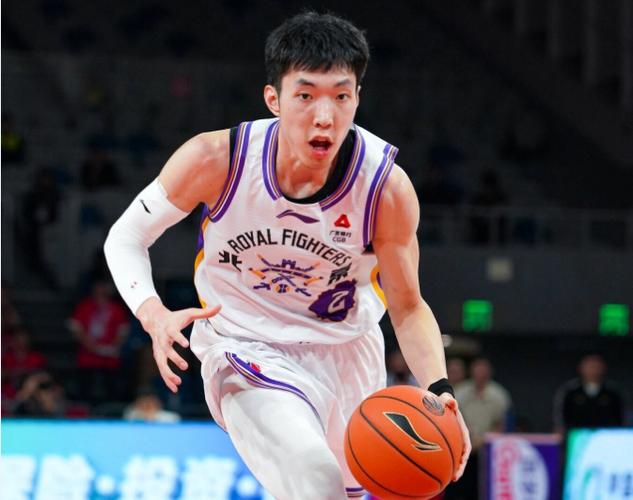 CBA常规赛第25轮最佳阵容：克里斯 郭昊文 摩尔 邹雨宸 廖三宁