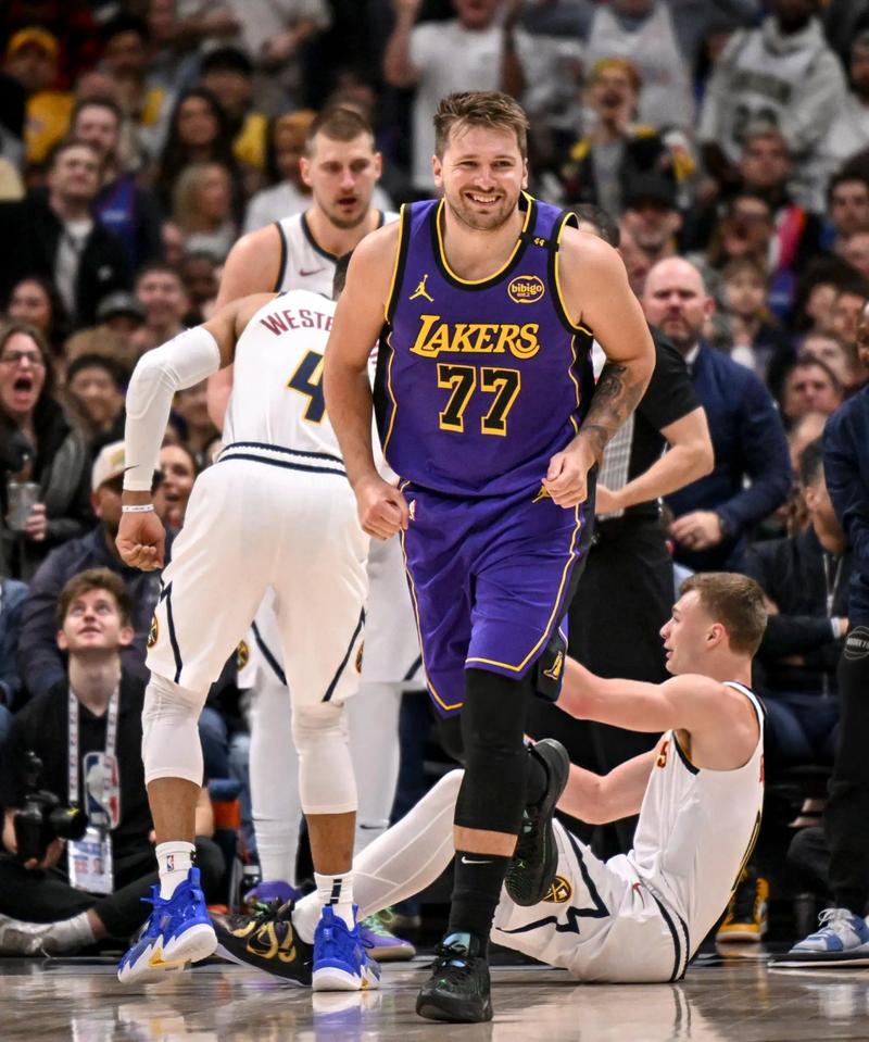 不一样啦！东契奇交易来到湖人后 球队面对掘金4胜1负