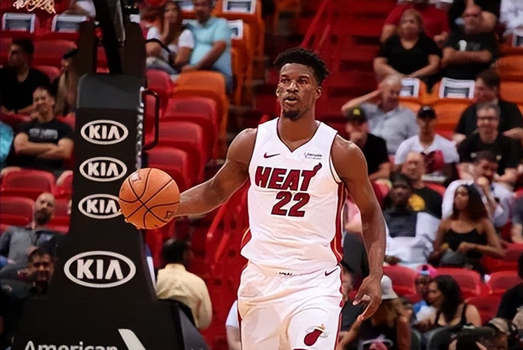 在内线翻江倒海！雷诺&阿丘瓦半场合计14中13砍下31分7板