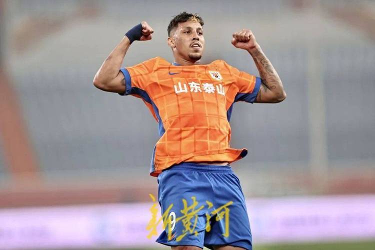 足球报：两连胜的泰山仍需提升，瓦科尚未展现应有能力+后腰单薄