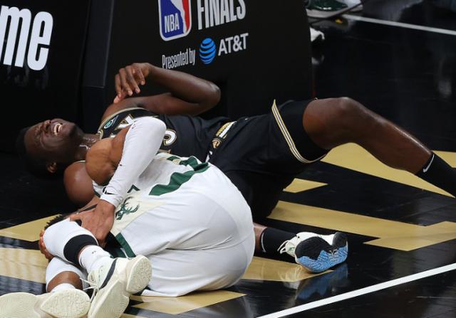 记者：吴曦可能是肌肉拉伤，今天将接受更详细检查