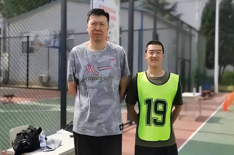 王治郅给李月汝开小灶 帮小宝提升状态