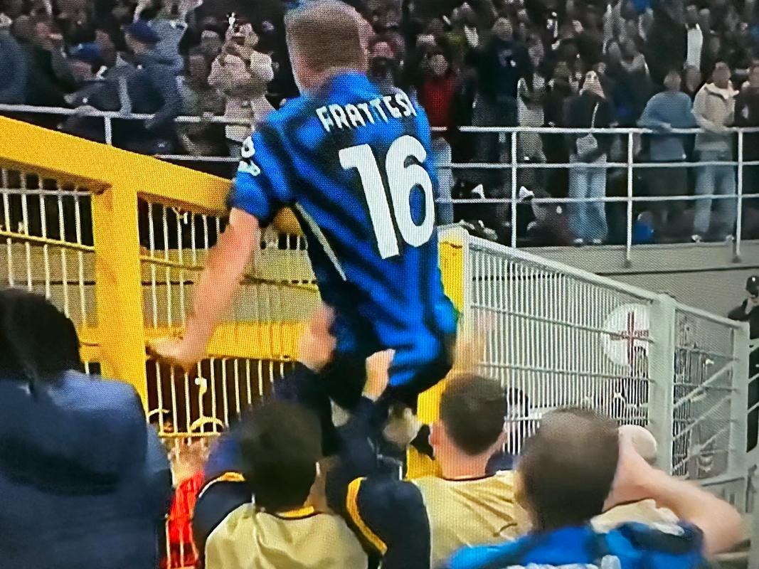 神仙球！法比奥·维埃拉凌空外脚背吊射破门，进球后模仿萨卡庆祝