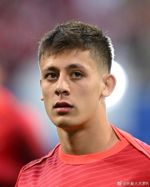 神来之笔！居莱尔68米超远后场吊射破门，预期进球仅0.01