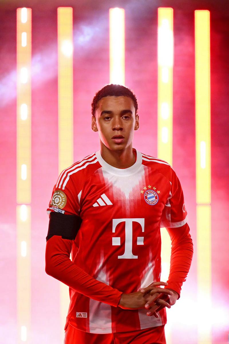 记者：若乌尔比希未能及时复出，拜仁欧冠或用19岁和16岁年轻门将