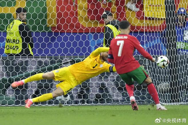 罗体：加图索现场观战科莫vs罗马，考察罗马球员的表现