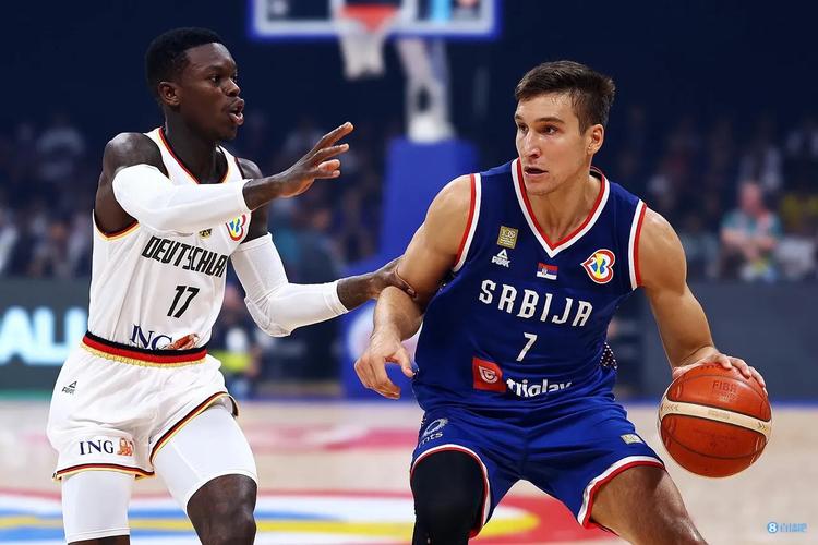 戴维森：我们上半场踢得很好，下半场注意力不集中+失误被进球