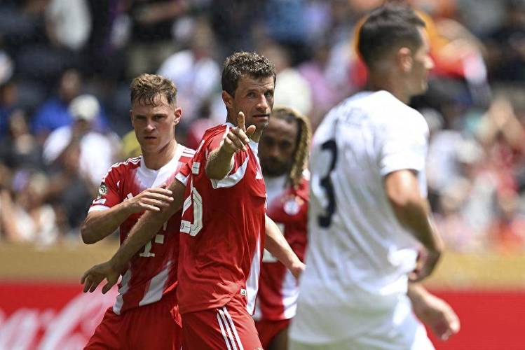 前拜仁队友！穆勒与J罗首次在美职联赛场对阵，赛后交换球衣