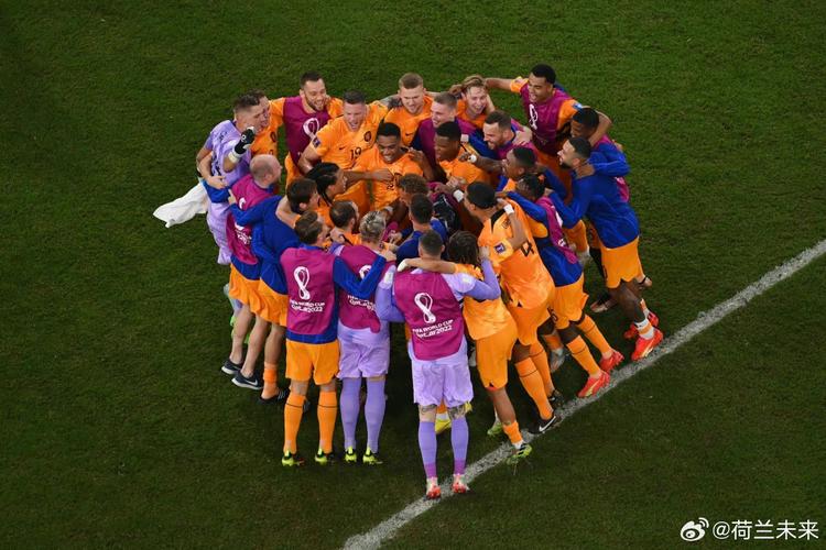 伊萨克森：主场球迷气氛令人难以置信，很高兴得到全队的拥抱祝贺