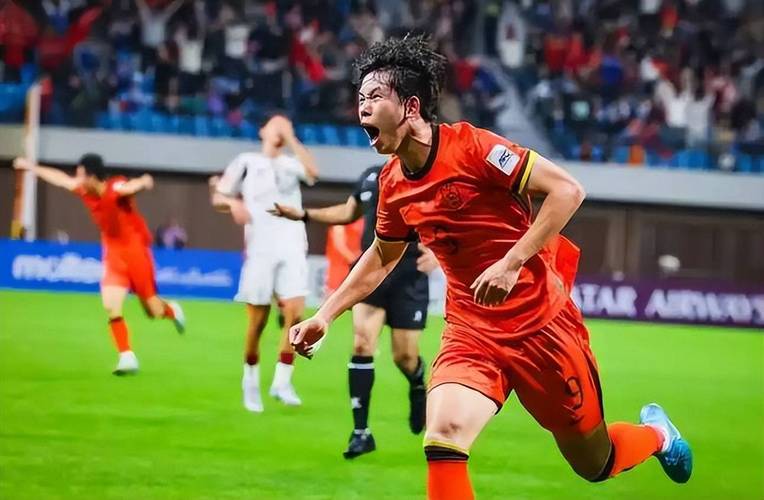 澎湃：杨皓宇被判假摔算是哑巴亏，申花暂未有对判罚申诉的准备