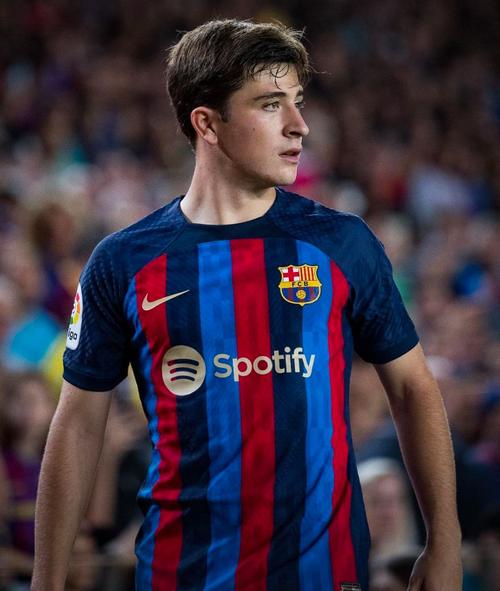 记者：巴萨阵中奥尔莫率先表态，鼓励队友们支持拉波尔塔