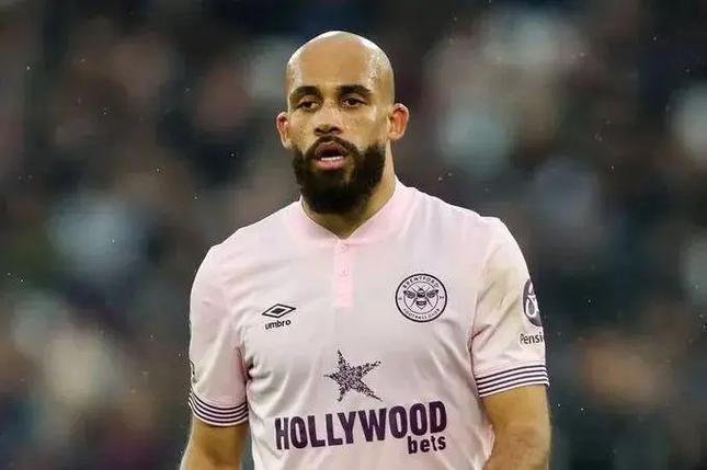 评论员：B费总能锁定他的队友，并选择最合适的方式将球传给他们