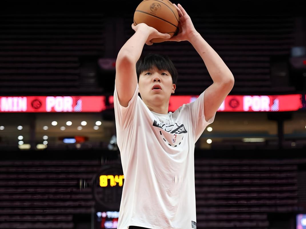 13分7板！杨瀚森工作室：赛程密集路途波折 每一场都是硬仗与考验