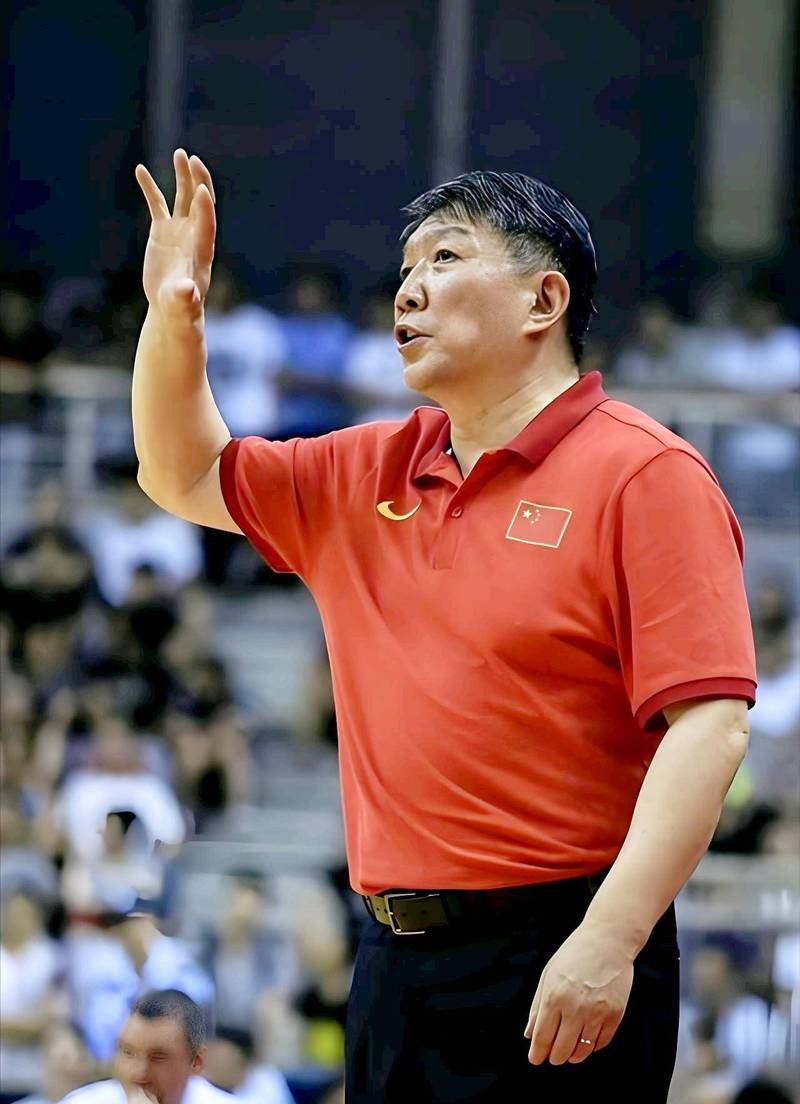 宫鲁鸣：传球是目前中国女篮的技术短板 也是后续训练的重点