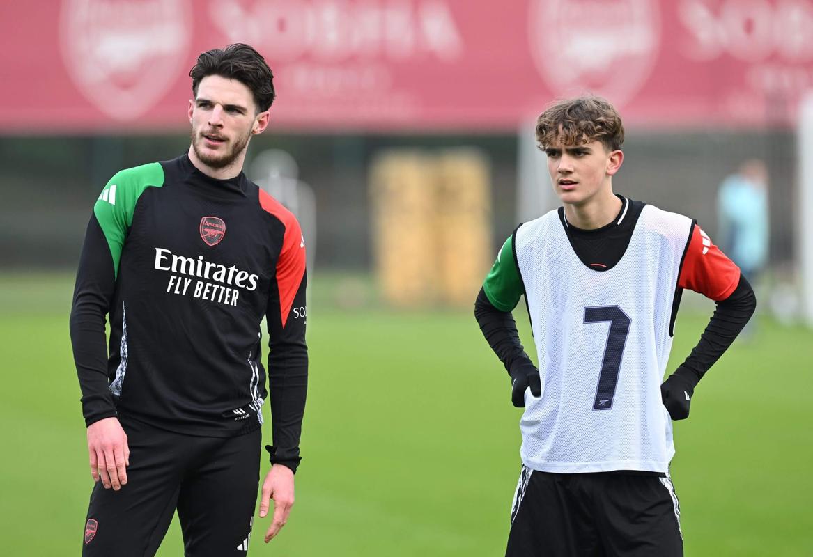 BBC：16岁道曼今夏要中考，阿森纳有安保团队，派一人专门陪着他