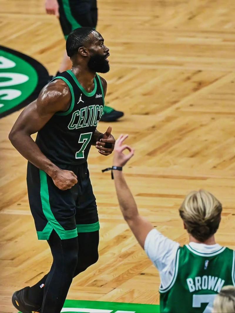 尼克·杨：塔图姆复出根本不影响布朗的出手 是怀特&普理查德少投