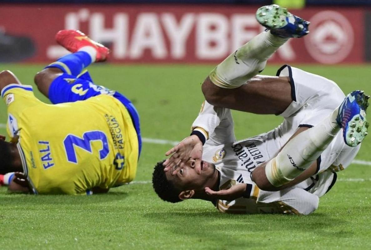 世体：贝林厄姆似乎还无法上场，但阿韦洛亚还是带他出征