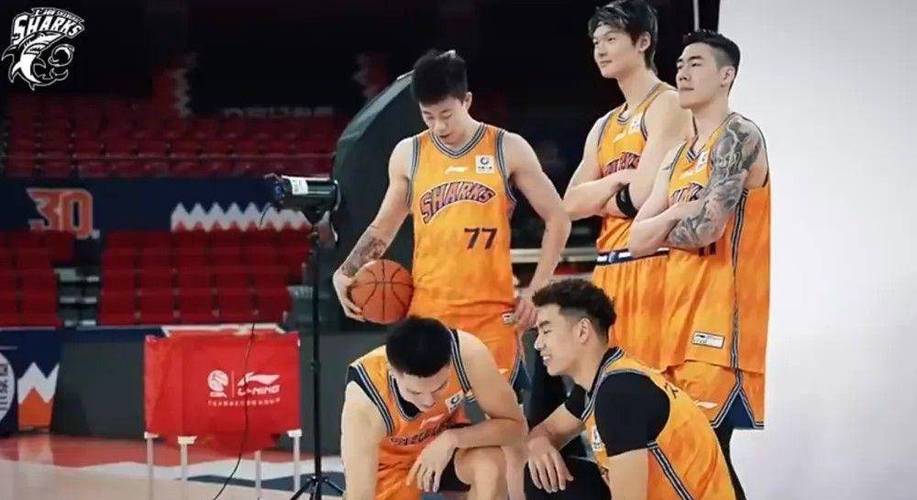 上海VS青岛大名单：韦瑟斯庞来犯 上海4大外援&张镇麟&王哲林迎战