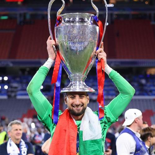 多纳鲁马谈逆转皇马：球场上无惧任何人，只有对对手的极大尊重