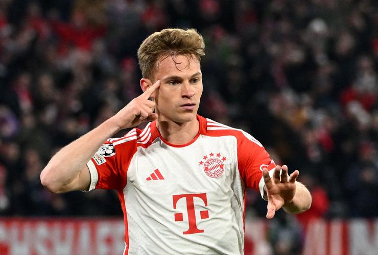 记者：19岁中场戴伯尔接近与拜仁续约，球员今夏可能被外租