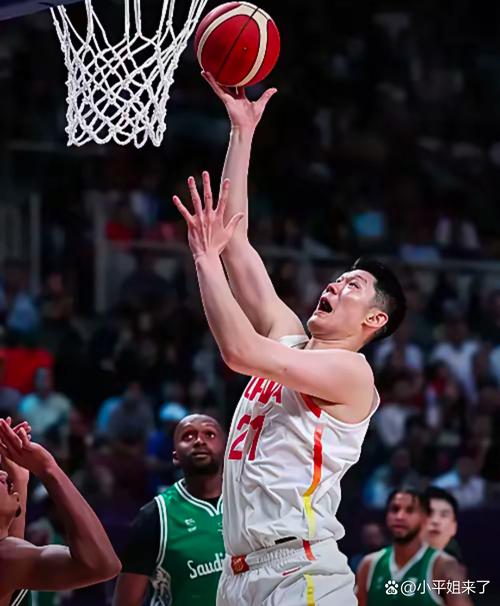 受伤离场！解说：胡金秋上赛季夺冠至今比赛连轴转 始终在奔波