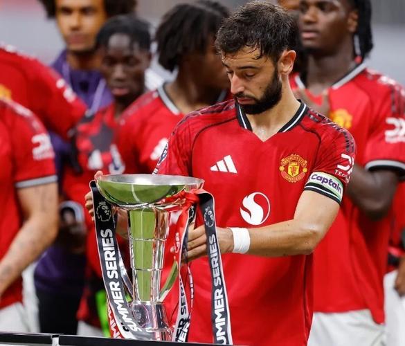 斯塔姆：曼联需要留下B费这样的球员，否则永远无法迈出下一步