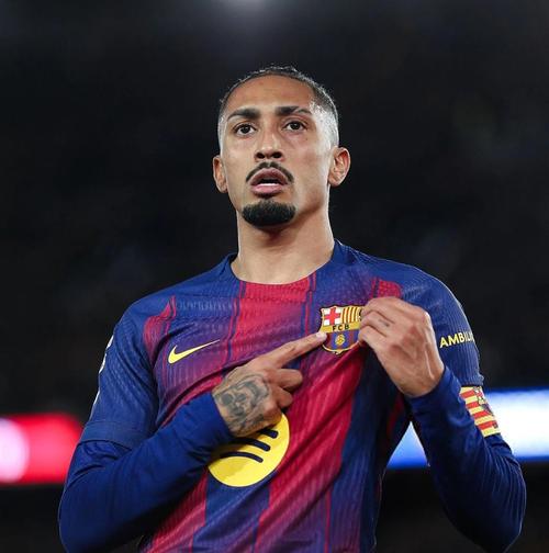 每体：佩尼亚在埃尔切失去首发，若今夏回巴萨位置并不确定