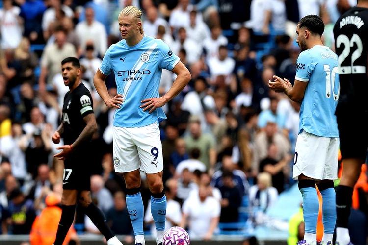 天空预测：曼城点球大战胜枪手夺冠！联赛红魔红军蓝军胜，热刺平