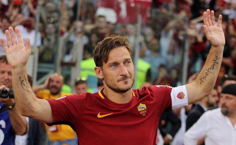 14年前后卫当标王！27岁时弟媳4200万加盟巴黎，二十年足坛常青树