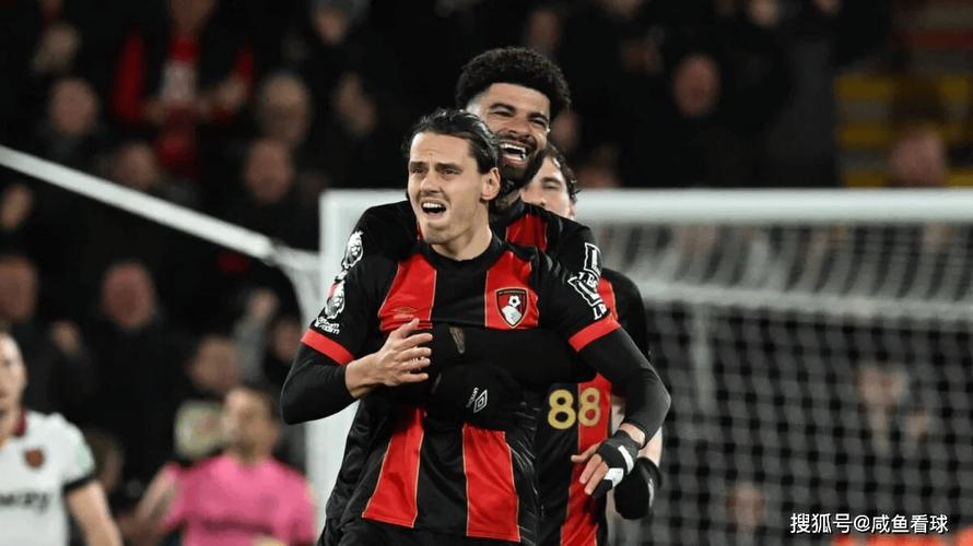 曼联官方：对阵伯恩茅斯，球队本赛季最后一次穿白色客场球衣出战