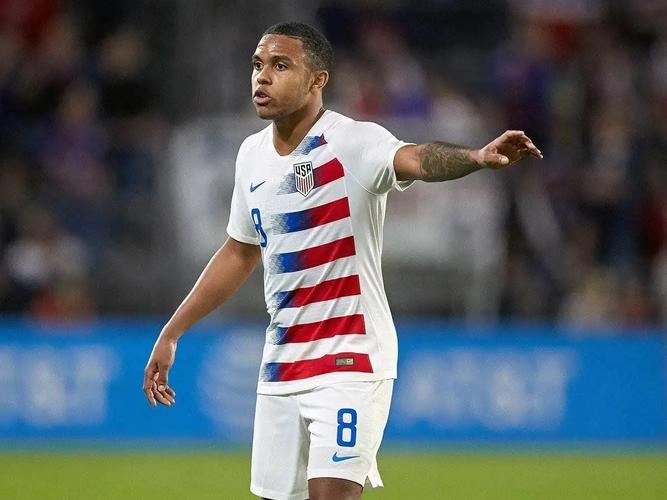 官方：多特与18岁后卫卢卡·雷吉亚尼签下职业合同