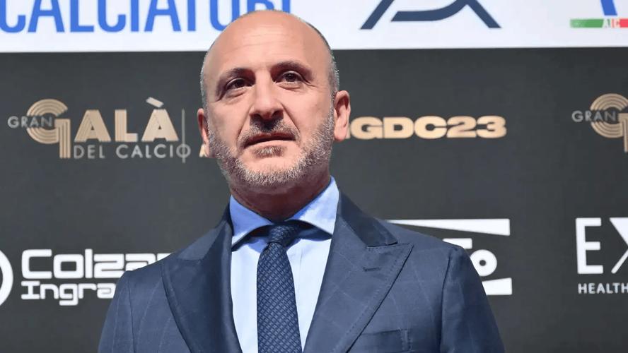 记者：奥西里奥已赴伦敦洽谈维卡里奥转会，球员已同意加盟国米