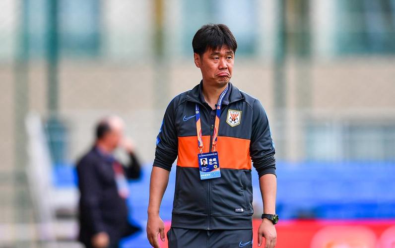 直播吧采访李霄鹏：仍看好泰山实力 苏超不是草根足球是大区联赛