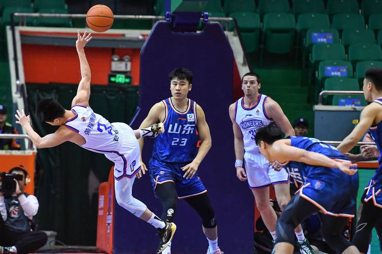 常规赛丨先行者91-115不敌山东高速