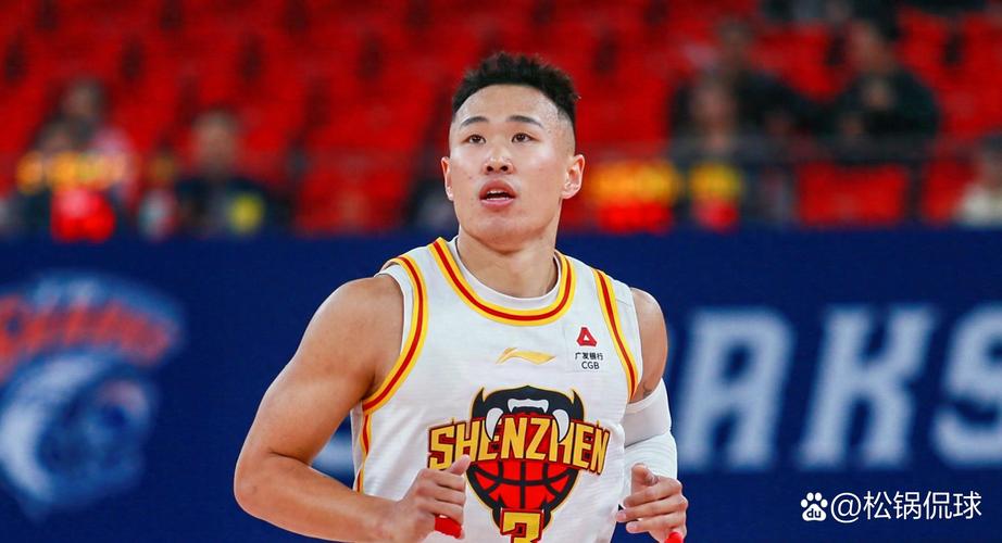 充分认可！恭喜贺希宁领取CBA第二期最佳国内球员奖杯