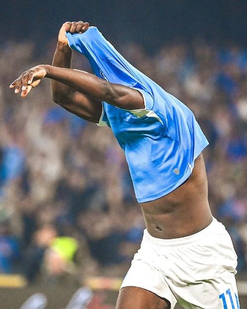 卡利亚里VS那不勒斯首发：德布劳内、麦克托米奈出战，卢卡库替补