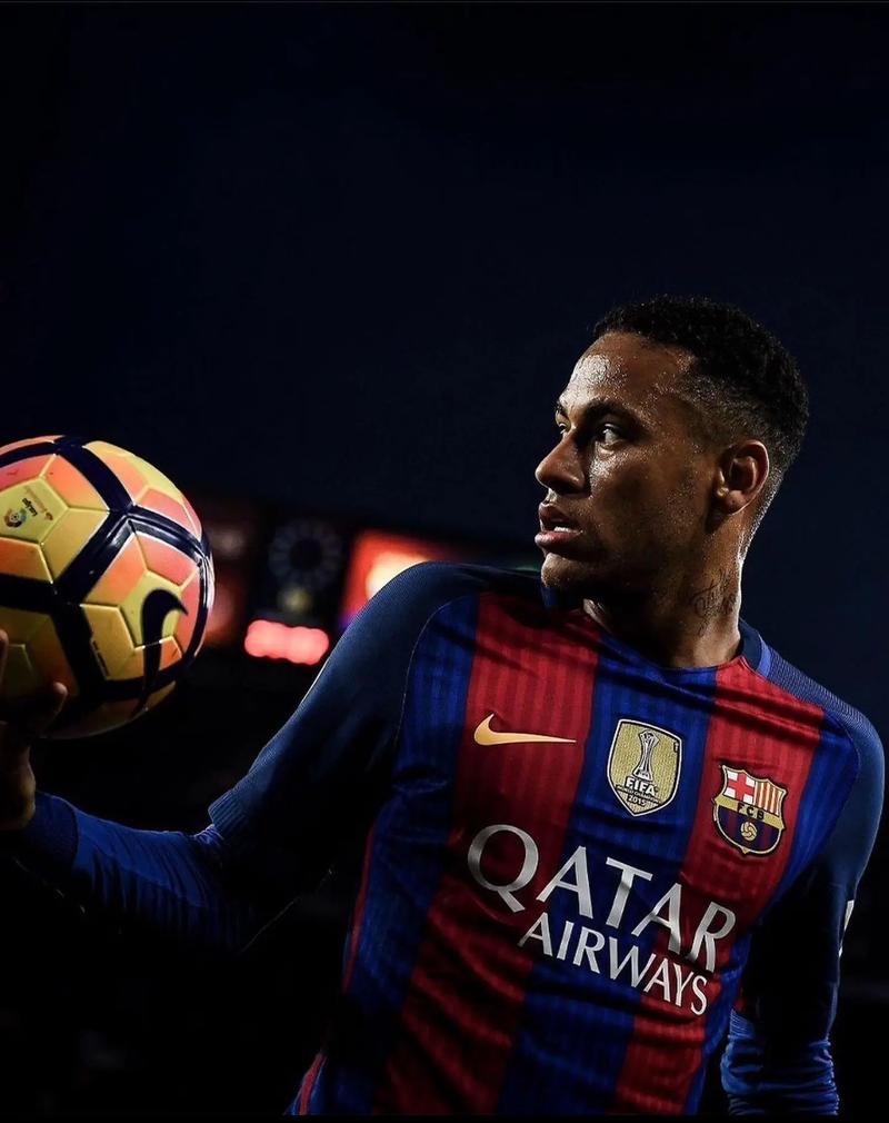 难忘红蓝岁月！内马尔社媒晒巴萨主题穿搭