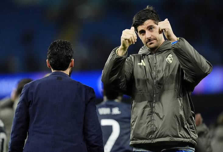 马卡：库尔图瓦受伤再次为卢宁提供绝佳机会，球门可以放心交给他